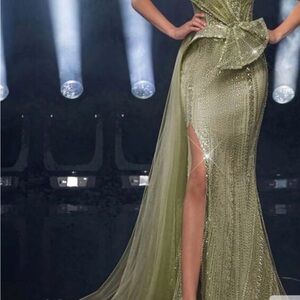 Elegant Green Evening Gown